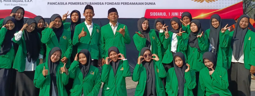 Manifesto Teo-Ekologis Mahasiswa Teknik Lingkungan Melawan Kolonialisme Sampah 1 Mahasiswa Teknik Lingkungan UNUSIDA usai mengikuti Upacara Peringatan Hari Lahir Pancasila di Alun-alun Sidoarjo (Foto: Humas UNUSIDA)