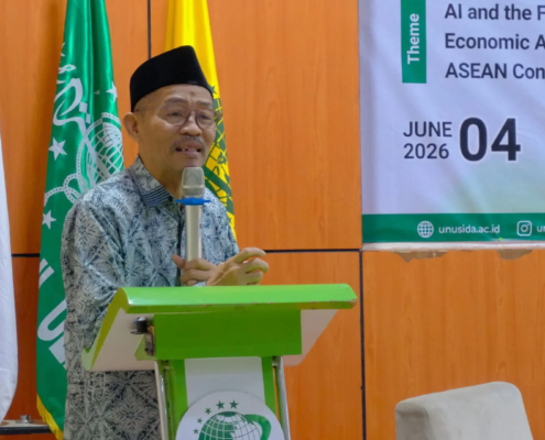 Ketua PCNU Sidoarjo Ajak Mahasiswa UNUSIDA Bangun Mimpi Besar untuk Berdaya Saing Global 5 Ketua PCNU Sidoarjo, KH Zainal Abidin saat menyampaikan sambutan dalam International Guest Lecture di UNUSIDA (Foto: Humas UNUSIDA)