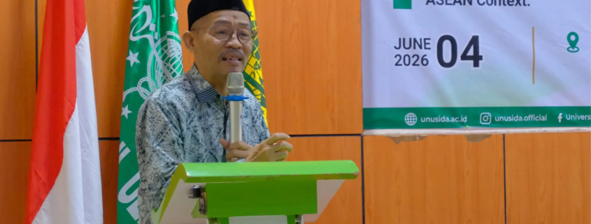 Ketua PCNU Sidoarjo Ajak Mahasiswa UNUSIDA Bangun Mimpi Besar untuk Berdaya Saing Global 2 Ketua PCNU Sidoarjo, KH Zainal Abidin saat menyampaikan sambutan dalam International Guest Lecture di UNUSIDA (Foto: Humas UNUSIDA)