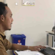 Alumni Sistem Informasi Viki Topan Fernando, S.Kom., alumni Program Studi Sistem Informasi angkatan lulus 2025 (Foto: Humas UNUSIDA)
