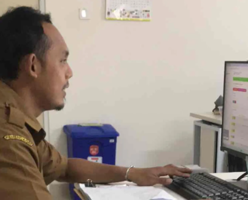 Alumni UNUSIDA Jadi PPPK RSUD Eka Candrarini, Viki Topan Fernando: Karakter dan Integritas adalah Bekal Terpenting 18 Viki Topan Fernando, S.Kom., alumni Program Studi Sistem Informasi angkatan lulus 2025 (Foto: Humas UNUSIDA)