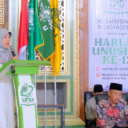 Ketua PC Muslimat NU Sidoarjo, Ainun Jariyah, saat menyampaikan sambutan dalam ujahadah dan Istighosah dalam rangkaian peringatan Harlah ke-12 UNUSIDA (Foto: Humas UNUSIDA)