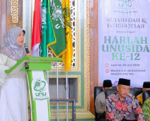 Harlah ke-12 UNUSIDA, Ketua PC Muslimat NU Sidoarjo Berharap Kampus Cetak Generasi Pencipta Lapangan Kerja 5 Ketua PC Muslimat NU Sidoarjo, Ainun Jariyah, saat menyampaikan sambutan dalam ujahadah dan Istighosah dalam rangkaian peringatan Harlah ke-12 UNUSIDA (Foto: Humas UNUSIDA)