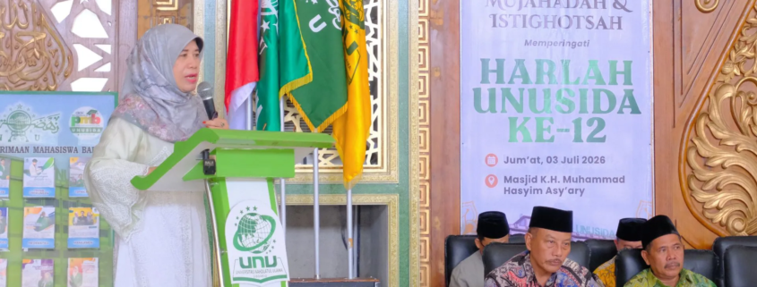Ketua PC Muslimat NU Sidoarjo, Ainun Jariyah, saat menyampaikan sambutan dalam ujahadah dan Istighosah dalam rangkaian peringatan Harlah ke-12 UNUSIDA (Foto: Humas UNUSIDA)