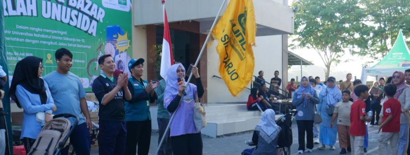 Wakil Rektor 2 UNUSIDA, Dr. Christanti Berangkatkan Jalan Sehat Harlah ke-12 UNUSIDA (Foto: Humas UNUSIDA)