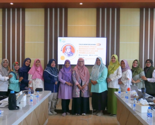 FKIP UNUSIDA Gelar FGD Bahas Integrasi TPACK bersama Sri Surachmi W, dosen dan akademisi di Universitas Muria Kudus (UMK). (Foto: Humas UNUSIDA)
