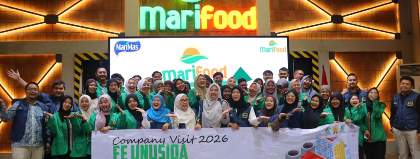Rombongan mahasiswa Fakultas Ekonomi berfoto di PT Marifood Semarang (Foto: Humas UNUSIDA)