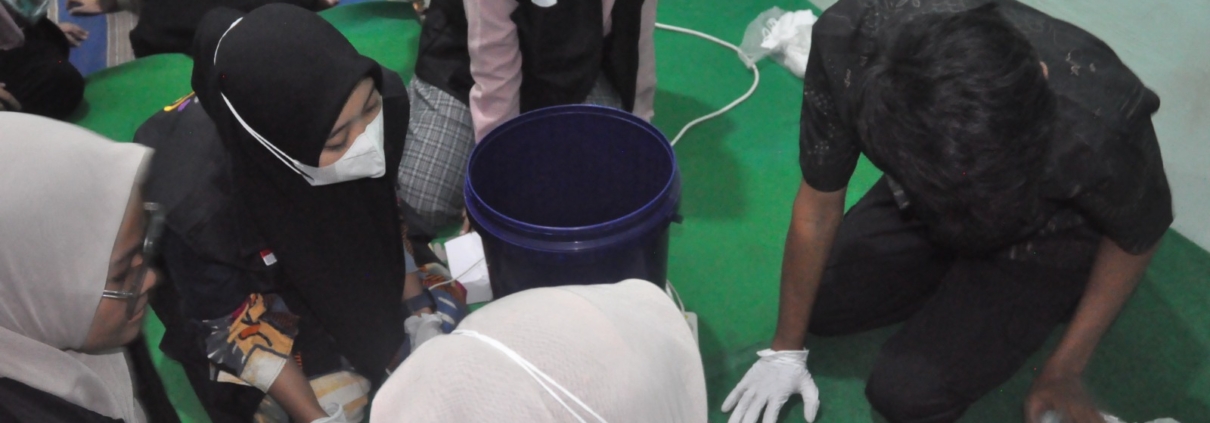 Mahasiswa KKN UNUSIDA Sukses Gelar Pelatihan Pembuatan Sabun Cuci Piring, Ciptakan Peluang Usaha bagi Santri Ponpes Nurul Ikhlas 4 Mahasiswa KKN UNUSIDA Sukses Gelar Pelatihan Pembuatan Sabun Cuci Piring, Ciptakan Peluang Usaha bagi Santri Ponpes Nurul Ikhlas 2