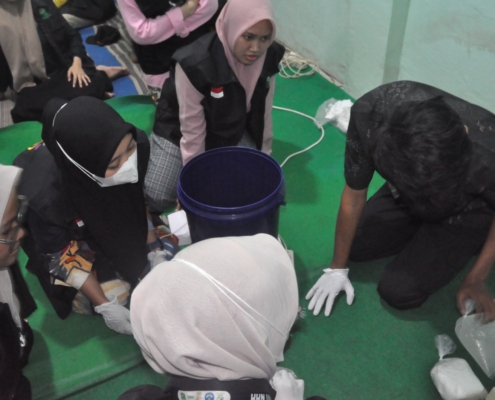 Mahasiswa KKN UNUSIDA Sukses Gelar Pelatihan Pembuatan Sabun Cuci Piring, Ciptakan Peluang Usaha bagi Santri Ponpes Nurul Ikhlas 4 Mahasiswa KKN UNUSIDA Sukses Gelar Pelatihan Pembuatan Sabun Cuci Piring, Ciptakan Peluang Usaha bagi Santri Ponpes Nurul Ikhlas 2