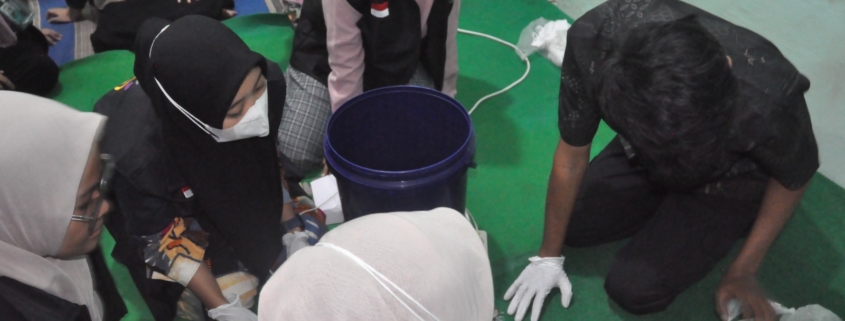 Mahasiswa KKN UNUSIDA Sukses Gelar Pelatihan Pembuatan Sabun Cuci Piring, Ciptakan Peluang Usaha bagi Santri Ponpes Nurul Ikhlas 1 Mahasiswa KKN UNUSIDA Sukses Gelar Pelatihan Pembuatan Sabun Cuci Piring, Ciptakan Peluang Usaha bagi Santri Ponpes Nurul Ikhlas 1