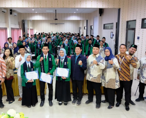 Yudisium ke-12 FILKOM UNUSIDA, Teguhkan Komitmen Cetak Lulusan Tepat Waktu, Bermutu, dan Berintegritas 1 Seluruh peserta Yudisium ke-12 FILKOM UNUSIDA berfoto bersama dengan seluruh Dosen, Dekan, Plt. Rektor UNUSIDA (Foto: Humas UNUSIDA)