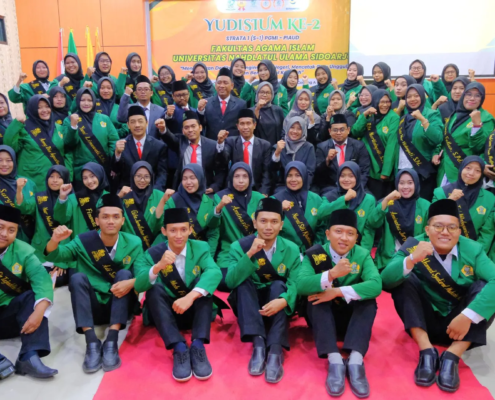 Yudisium ke-2 FAI UNUSIDA: Teguhkan Dedikasi Cetak Guru Unggul dan Berakhlakul Karimah 1 Foto bersama seluruh yudisiawan Yudisium ke-12 FAI UNUSIDA (Foto: Humas UNUSIDA)