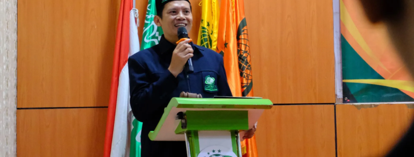 Plt Rektor UNUSIDA: Lulusan FAI Harus Sadar, Kompeten, dan Berani Menciptakan Peluang 2 Plt. Rektor UNUSIDA, Dr. Hadi Ismanto, S.H.I., M.Pd., saat menyampaikan sambutan dalam Yudisium ke-2 FAI UNUSIDA (Foto: Humas UNUSIDA)