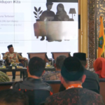 Dialog Kebangsaan, Plt. Rektor UNUSIDA Dorong Penguatan Literasi Digital untuk Merawat Persatuan 6 Plt Rektor UNUSIDA saat menjadi narasumber dalam Dialog Kebangsaan di Pendopo Delta Wibawa Sidoarjo (Foto: Humas UNUSIDA)
