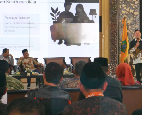 Dialog Kebangsaan, Plt. Rektor UNUSIDA Dorong Penguatan Literasi Digital untuk Merawat Persatuan 1 Plt Rektor UNUSIDA saat menjadi narasumber dalam Dialog Kebangsaan di Pendopo Delta Wibawa Sidoarjo (Foto: Humas UNUSIDA)