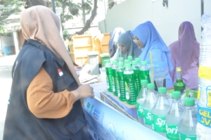 KKN Kelompok 14 Pondok Pesantren Nurul Ikhlas UNUSIDA Sukses Bazar, Sabun Cuci Piring Jadi Produk Unggulan yang Ludes Diborong 2 KKN Kelompok 14 Pondok Pesantren Nurul Ikhlas UNUSIDA Sukses Bazar, Sabun Cuci Piring Jadi Produk Unggulan yang Ludes Diborong 2