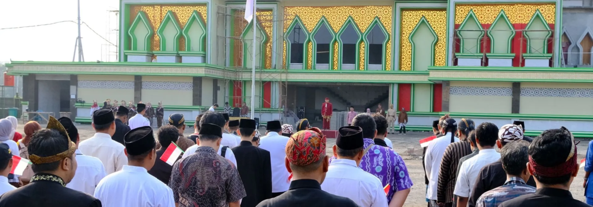 Upacara HUT ke-81 RI, Plt Rektor UNUSIDA: Jadilah Pejuang Masa Kini 2 Suasana upacara pengibaran bendera merah putih di UNUSIDA dalam rangka HUT ke-81 Republik Indonesia (Foto: Humas UNUSIDA)