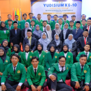 Peserta Yudisium ke-10 Fakultas Teknik Momen foto bersama seluruh peserta Yudisium ke-10 Fakultas Teknik UNUSIDA (Foto: Humas UNUSIDA)