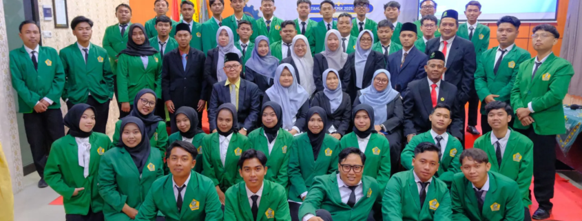Yudisium ke-10 Fakultas Teknik UNUSIDA, Tekankan Pentingnya Menjaga Nama Baik Almamater 2 Momen foto bersama seluruh peserta Yudisium ke-10 Fakultas Teknik UNUSIDA (Foto: Humas UNUSIDA)