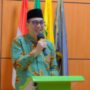 Prof. Eko Setijadi, S.T., M.T., Ph.D Guru Besar Institut Teknologi Sepuluh Nopember (ITS) Surabaya, Prof. Eko Setijadi, S.T., M.T., Ph.D saat menyampaikan pesan dalam Yudisium ke-10 Fakultas Teknik UNUSIDA (Foto: Humas UNUSIDA)