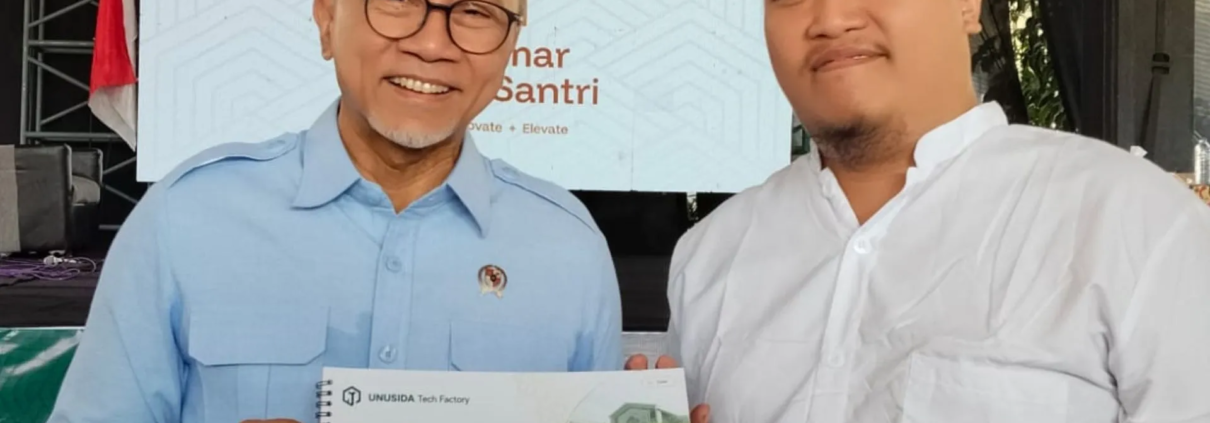 Menteri Koordinator (Menko) Bidang Pangan dalam Kabinet Merah Putih, Zulkifli Hasan saat mengunjungi stan UNUSIDA Tech Factory. (Foto: NU Delta)