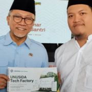 Menteri Koordinator (Menko) Bidang Pangan dalam Kabinet Merah Putih, Zulkifli Hasan saat mengunjungi stan UNUSIDA Tech Factory. (Foto: NU Delta)