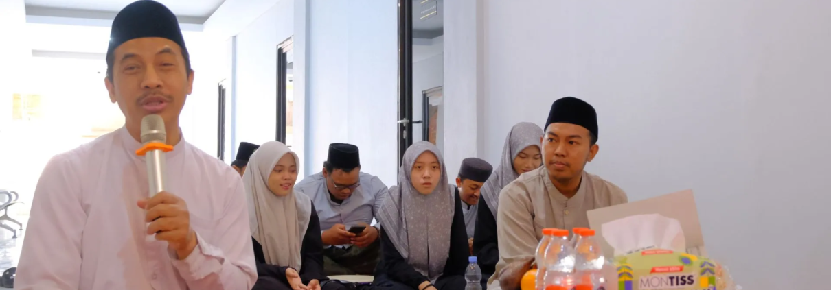 Peringati Maulid Nabi, UNUSIDA Tanamkan Rasa Cinta Rasul dan Semangat Membangun Kampus Penuh Berkah 2 Kepala UPT PIK, H. Arisy Kuswanto saat membuka Peringatan Maulid Nabi di UNUSIDA (Foto: Humas UNUSIDA)