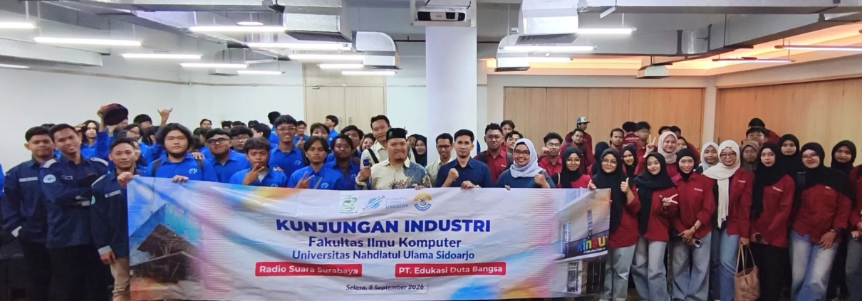 Momen foto bersama seluruh mahasiswa FILKOM UNUSIDA saat kunjungan industri di OMADATA, Surabaya (Foto: Humas UNUSIDA)