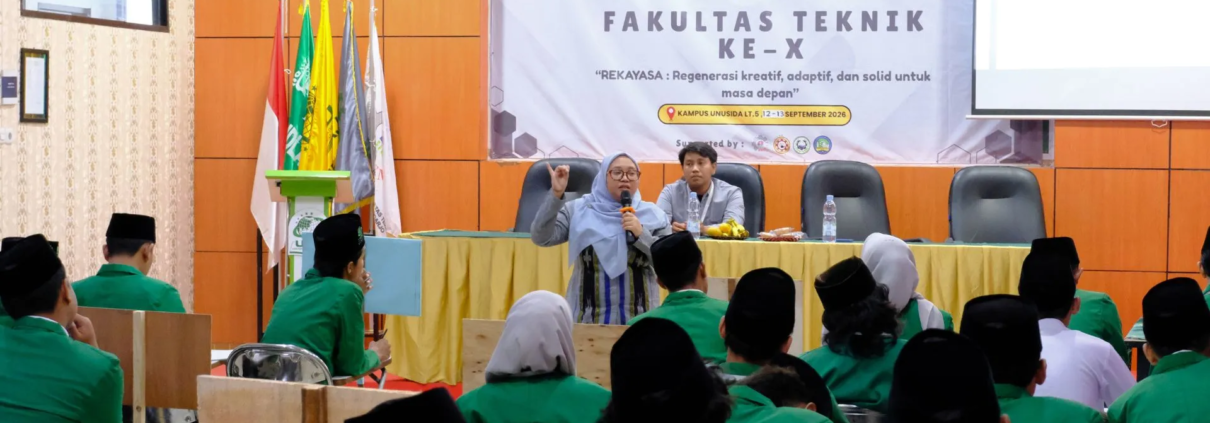 Dekan Fakultas Teknik UNUSIDA, Listin Fitrianah, S.P., M.Si., saat menyampaikan materi dalam PEMABA ke-10 (Foto: Humas UNUSIDA)