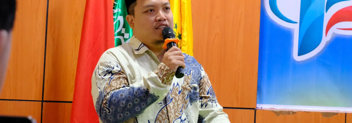 PAFILIUN 2026, Dekan FILKOM UNUSIDA Tekankan Konsistensi Prestasi Internasional Mahasiswa 3 Dekan FILKOM UNUSIDA, Dr. Arda Surya Editya saat menyampaikan sambutan dalam PAFILIUN 2026 (Foto: Humas UNUSIDA)
