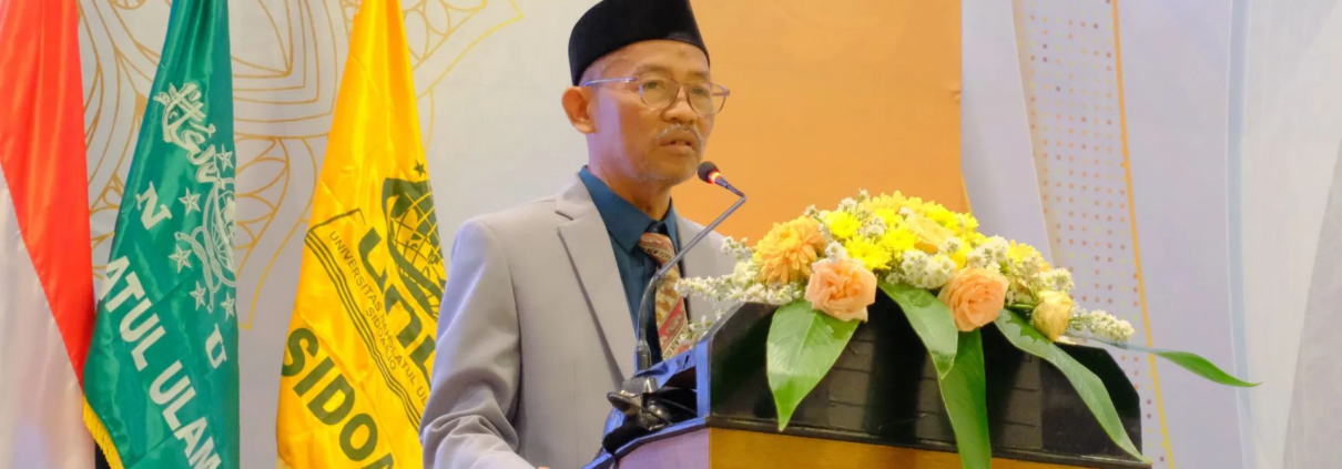 KH Zainal Abidin: Sarjana UNUSIDA Harus Bawa Ilmu dan Iman ke Tengah Masyarakat 6 Ketua PCNU Sidoarjo, KH Zainal Abidin saat menyampaikan sambutan dalam Wisuda ke-10 UNUSIDA (Foto: Humas UNUSIDA)