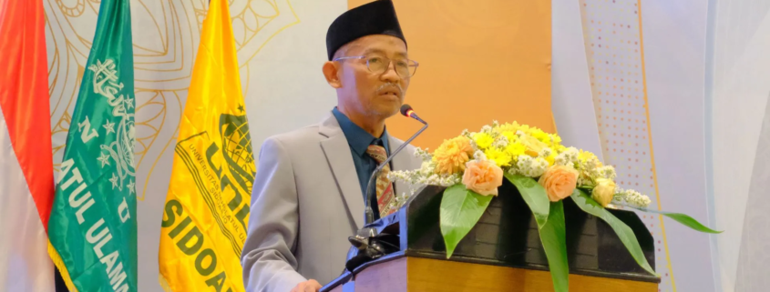KH Zainal Abidin: Sarjana UNUSIDA Harus Bawa Ilmu dan Iman ke Tengah Masyarakat 6 Ketua PCNU Sidoarjo, KH Zainal Abidin saat menyampaikan sambutan dalam Wisuda ke-10 UNUSIDA (Foto: Humas UNUSIDA)