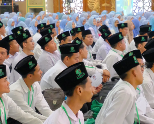 Mahasiswa UNUSIDA Harus Sedikit ‘Gila’ untuk Mengejar Mimpi Besar 2 Suasana PKKMB UNUSIDA 2026 di Masjid KH Muhammad Hasyim Asy'ari PCNU Sidoarjo. (Foto: Humas UNUSIDA)