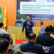 Kepala LSDM UNUSIDA, Jeziano Rizkita Boyas, S.E., M.M., C.I.R.P., CHCS., CHRM., dalam kegiatan Sosialisasi Penguatan Kedisiplinan, Tata Kelola Arsip, dan Apresiasi SDM UNUSIDA. (Foto: Humas UNUSIDA)