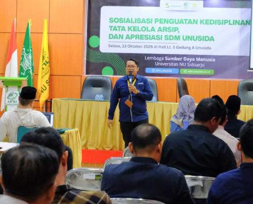 Kepala LSDM UNUSIDA, Jeziano Rizkita Boyas, S.E., M.M., C.I.R.P., CHCS., CHRM., dalam kegiatan Sosialisasi Penguatan Kedisiplinan, Tata Kelola Arsip, dan Apresiasi SDM UNUSIDA. (Foto: Humas UNUSIDA)