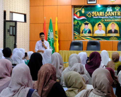 UNUSIDA dan HIPSI Sidoarjo Hadirkan Seminar Spesial Hari Santri 2026, Bahas Peluang Bisnis Produk Digital 3 Ketua HIPSI Sidoarjo Fidi Handoko, S.E., S.Pd. saat menjadi narasumber dalam Seminar Spesial Hari Santri Nasional Tahun 2026. (Foto: Humas UNUSIDA)