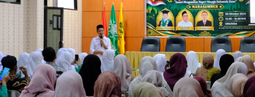 UNUSIDA dan HIPSI Sidoarjo Hadirkan Seminar Spesial Hari Santri 2026, Bahas Peluang Bisnis Produk Digital 1 Ketua HIPSI Sidoarjo Fidi Handoko, S.E., S.Pd. saat menjadi narasumber dalam Seminar Spesial Hari Santri Nasional Tahun 2026. (Foto: Humas UNUSIDA)