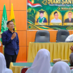 Plt. Rektor UNUSIDA Dorong Santri Jadi Kreator dan Wirausahawan Digital 7 Plt Rektor UNUSIDA, Dr. Hadi Ismanto saat menjadi keynote speaker dalam Seminar Spesial Hari Santri 2026 oleh HIPSI Sidoarjo. (Foto: Humas UNUSIDA)