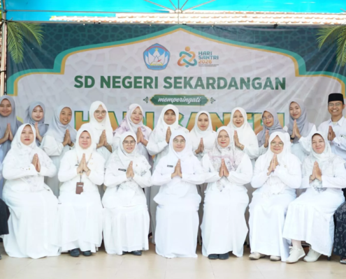 Peringati Hari Santri 2026, FKIP UNUSIDA Mengajar Kelompok 3 Hadirkan Pembelajaran Kreatif di SDN Sekardangan 1 Kegiatan Hari Santri 2026 Kelompok 3 FKIP UNUSIDA Mengajar. (Foto: Humas UNUSIDA)