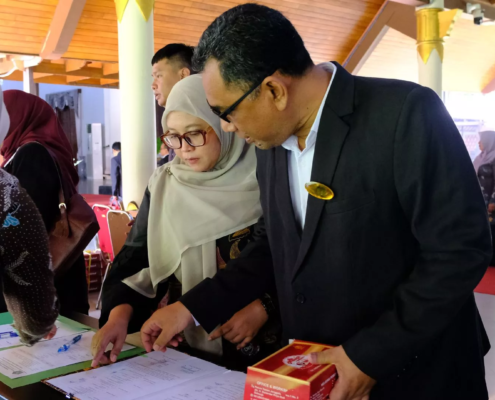 Dr. H. Ali Masykuri, S.Pd., M.Pd.I., dosen Program Studi PIAUD, sebagai Pengurus Harian Bidang Pendidikan, Olahraga, dan Kebudayaan dan Listin Fitrianah, S.P., M.Si., dosen Program Studi Teknik Lingkungan, turut dipercaya menjadi bagian dari kepengurusan Forum TJSLP Kabupaten Sidoarjo. (Foto: Humas UNUSIDA)